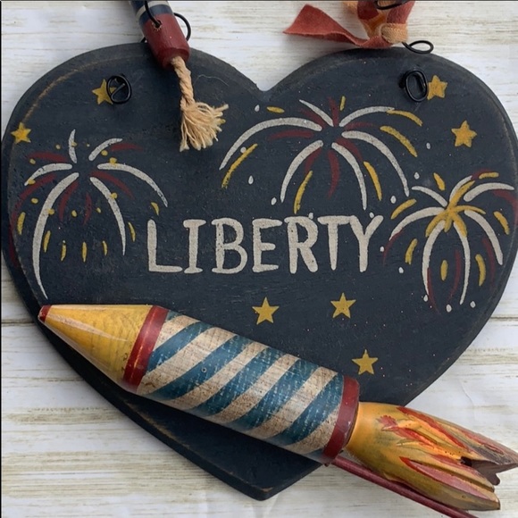 I’m looking for this 4th of July heart/firecracker - Picture 2 of 2
